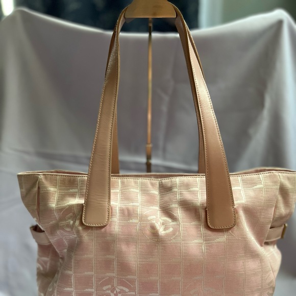 Chanel nylon jacquard with leather handle tote bag - Picture 4 of 14